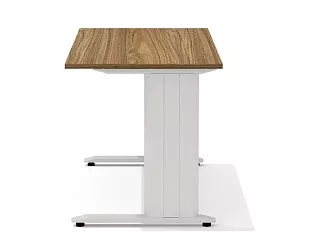 Стол прямой на металлокаркасе