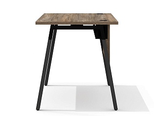 Стол прямой на металлокаркасе