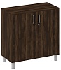 Офисный шкаф низкий, широкий, глухие двери с замком