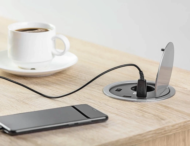 фото Розетка круглая врезная Charger №2